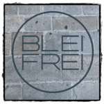 Boden mit einem grafischen Text "BLEI FREI" in einem Kreis